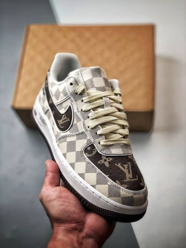 1V x Nike Air Force 1 Low Xadrez Preto e Cinza
