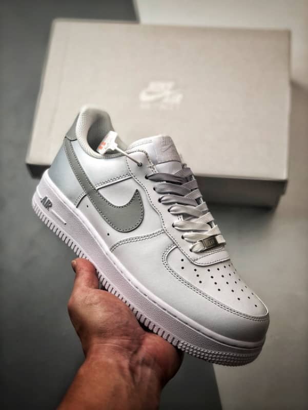 Air Force 1 '07 Low Cinza e Branco Gradiente
