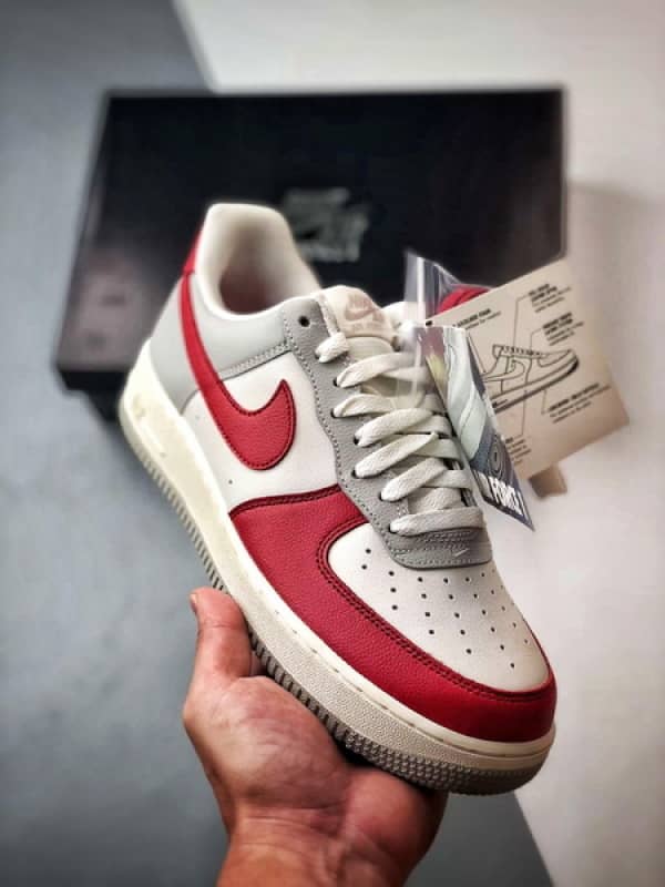 Air Force 1 '07 Low Branco, Cinza e Vermelho
