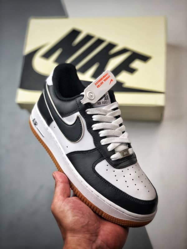 Air Force 1 '07 Low Branco, Preto e Solado Natural