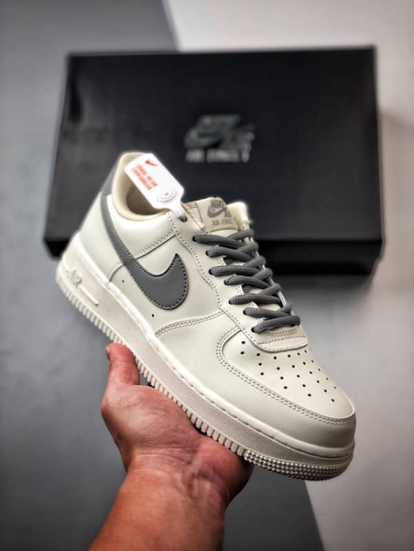 Air Force 1 '07 Low Creme e Cinza