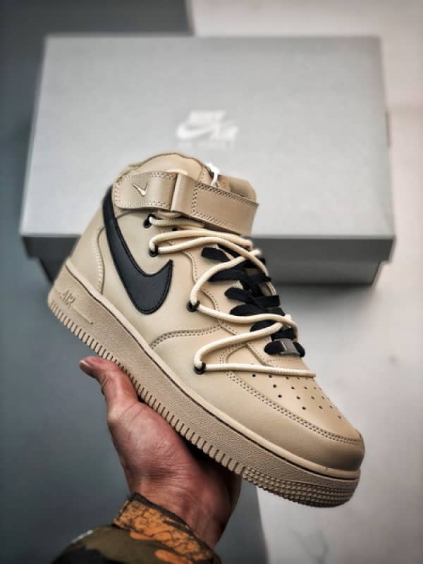 Air Force 1 07 Mid Marrom e Preto Cordao