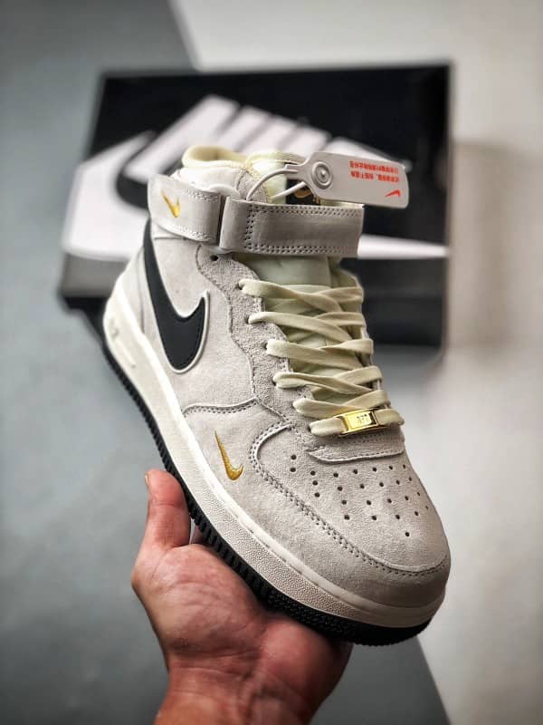 Air Force 1 07 Mid Cinzento Branco e Preto Camurca