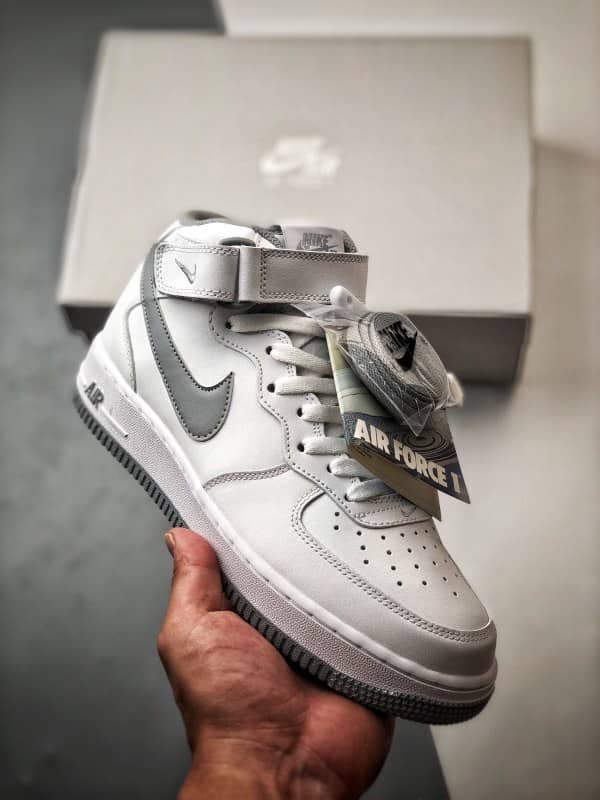 Air Force 1 07 Mid Branco e Cinzento