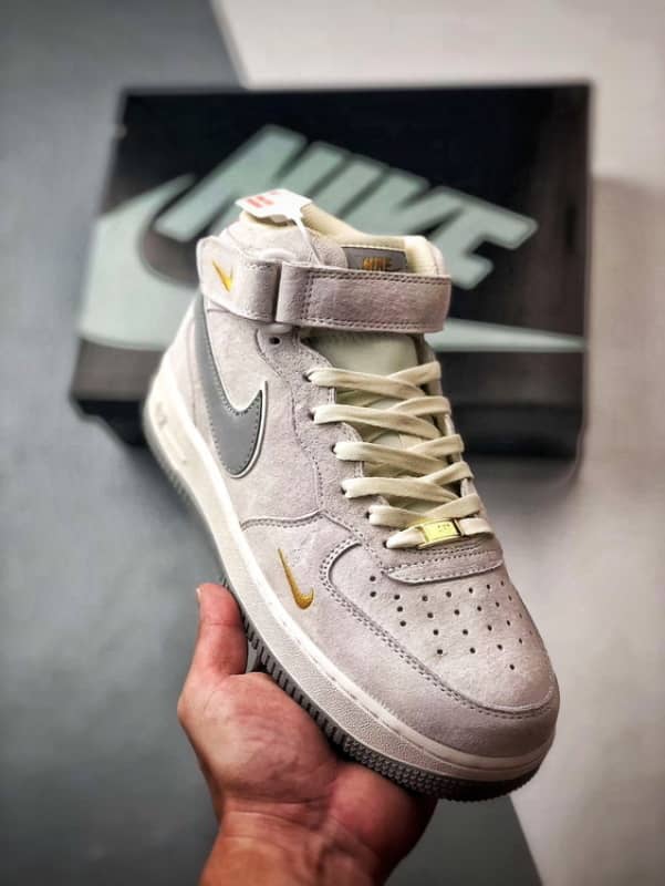 Air Force 1 07 Mid Bege Branco e Prata Camurca