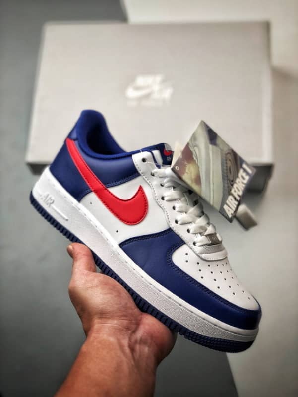 Air Force 1 Low Independência Branco, Azul e Vermelho