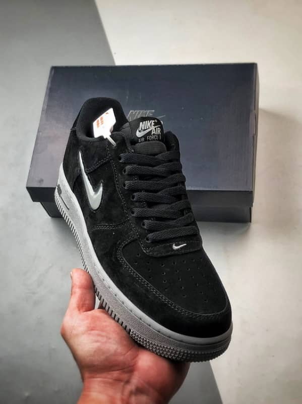 Air Force 1 Low Preto e Cinzento com Mini Gancho