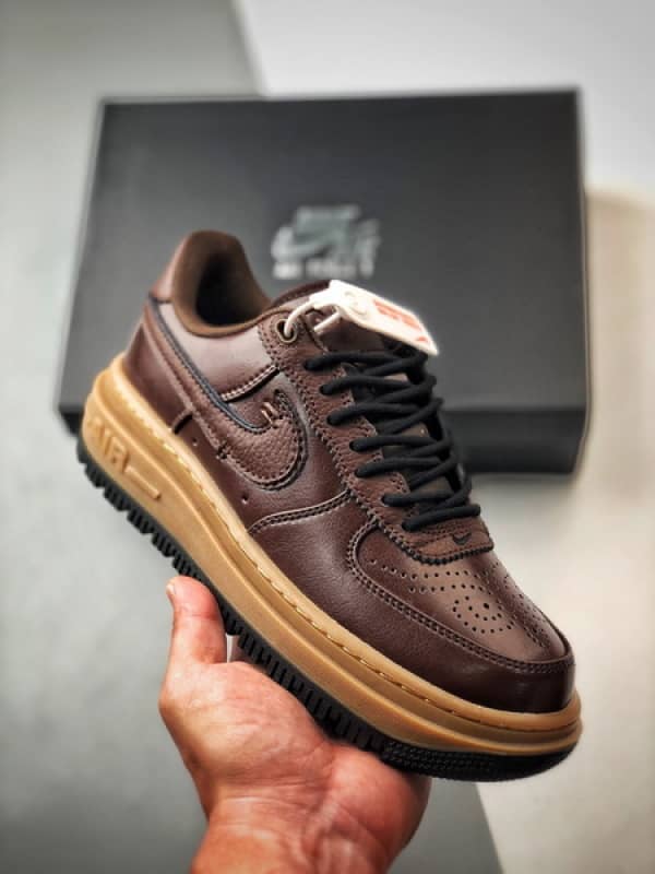 Air Force 1 Low Luxe Preto e Castanho
