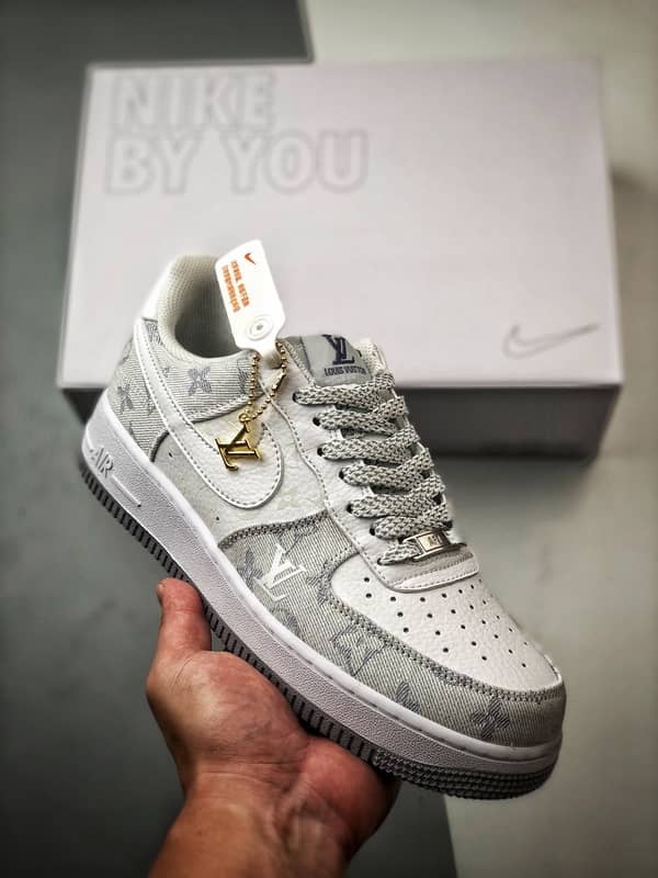 Air Force 1 Low 'By You' LV Branco, Cinza e Denim