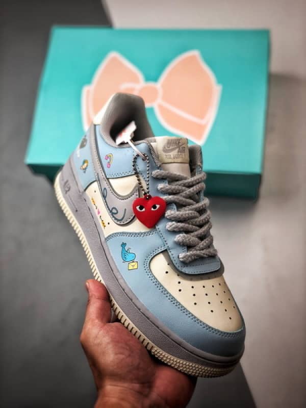 CDG x Air Force 1 '07 Low Cinza e Azul Graffiti