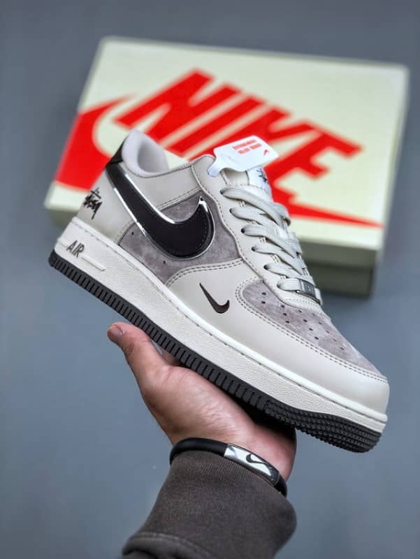 Nike Air Force 1 '07 Low Colaboração Stüssy Castanho