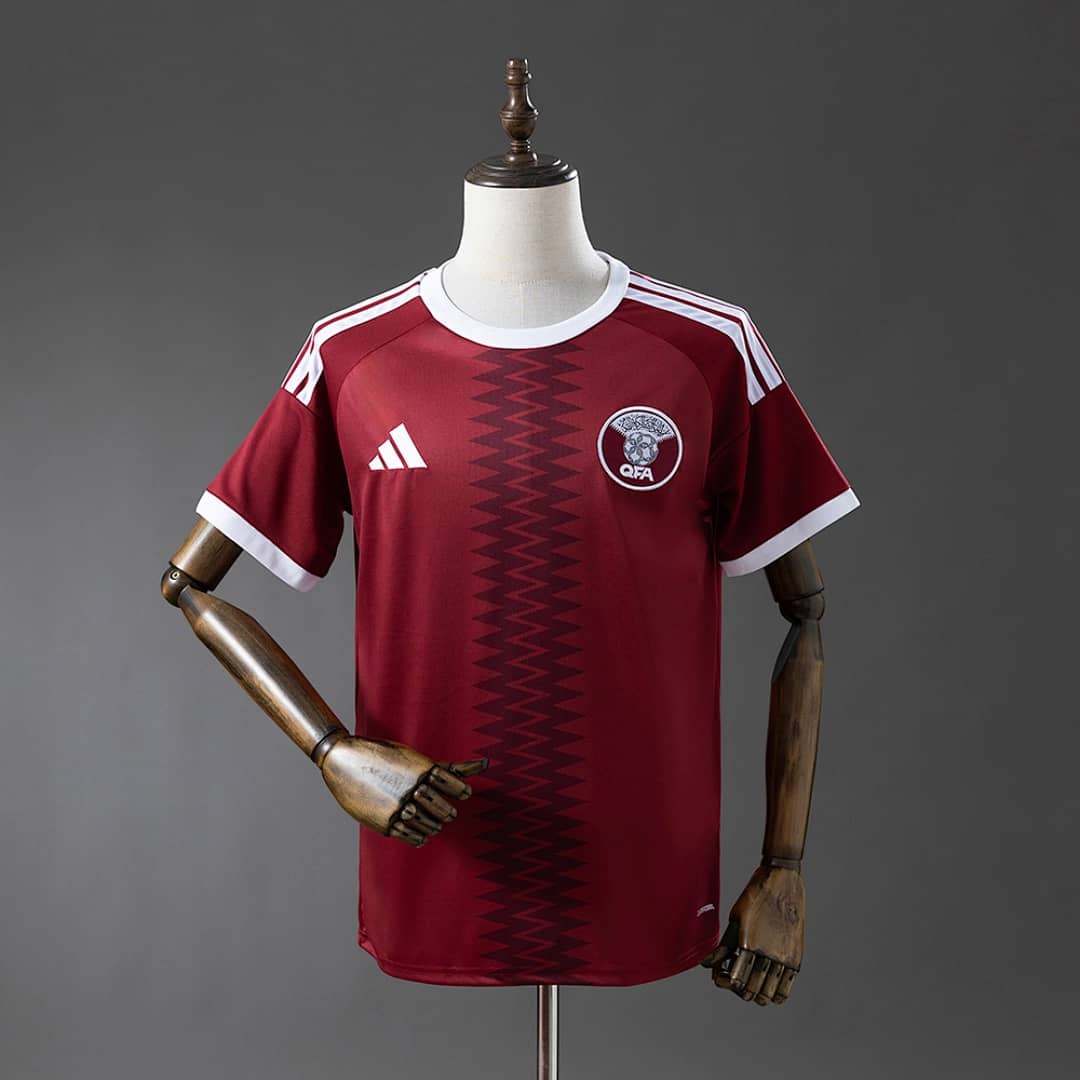 Camisola Principal do Qatar 2026