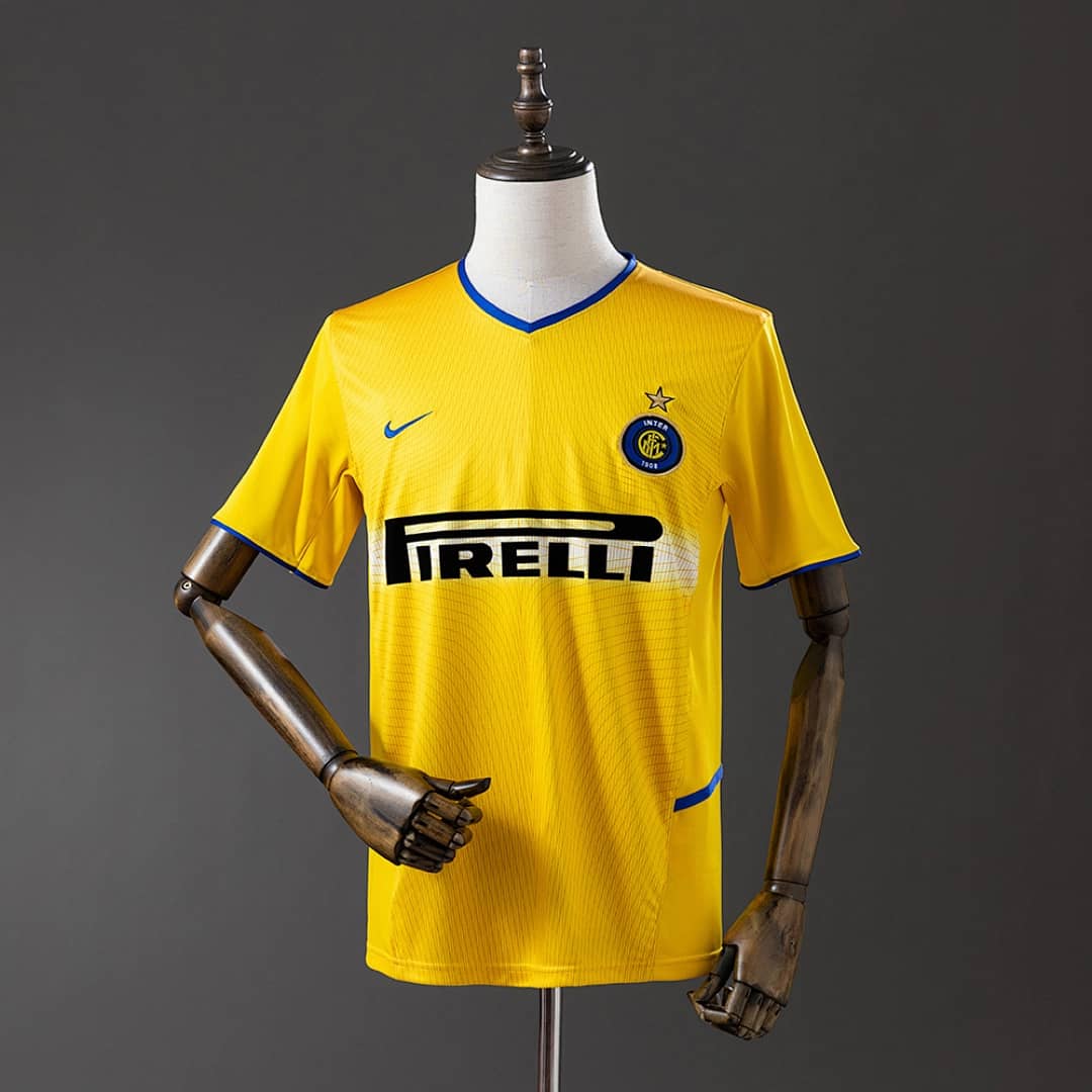 Camisola Terceira do Inter Milan 2002/2003 (Retro)