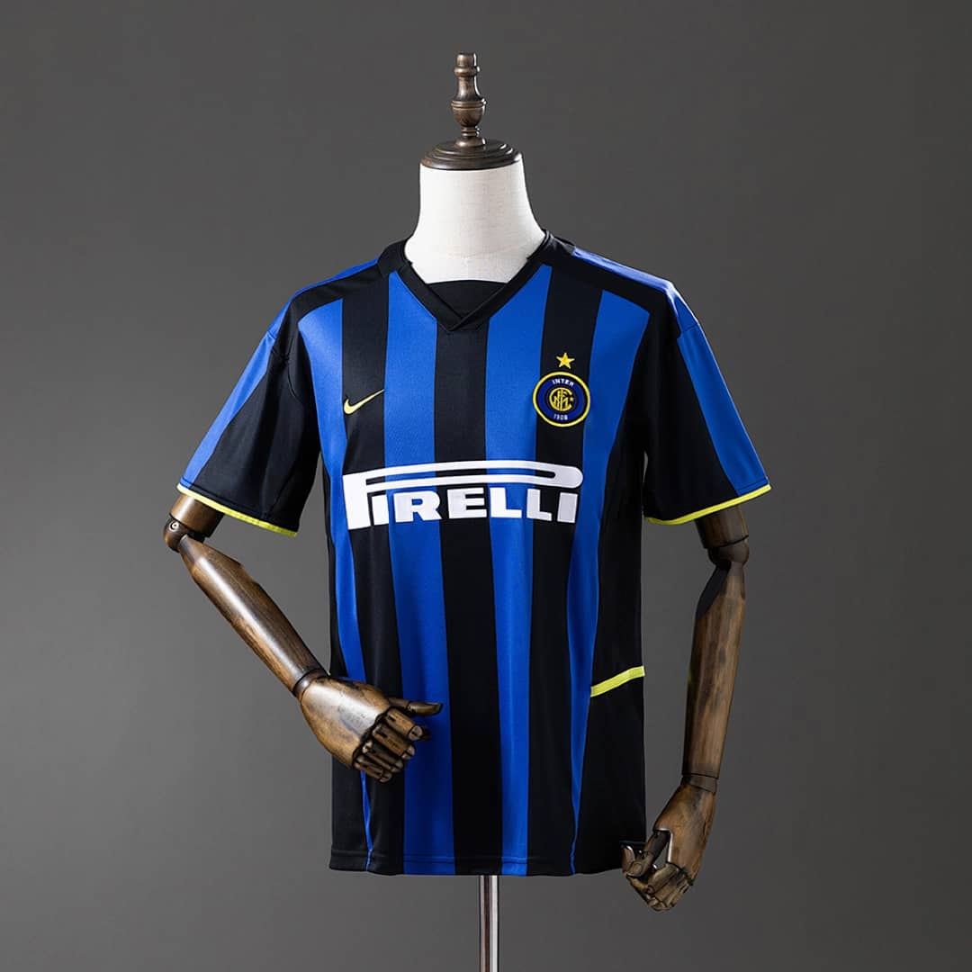 Camisola Principal do Inter Milan 2002/2003 (Retro)