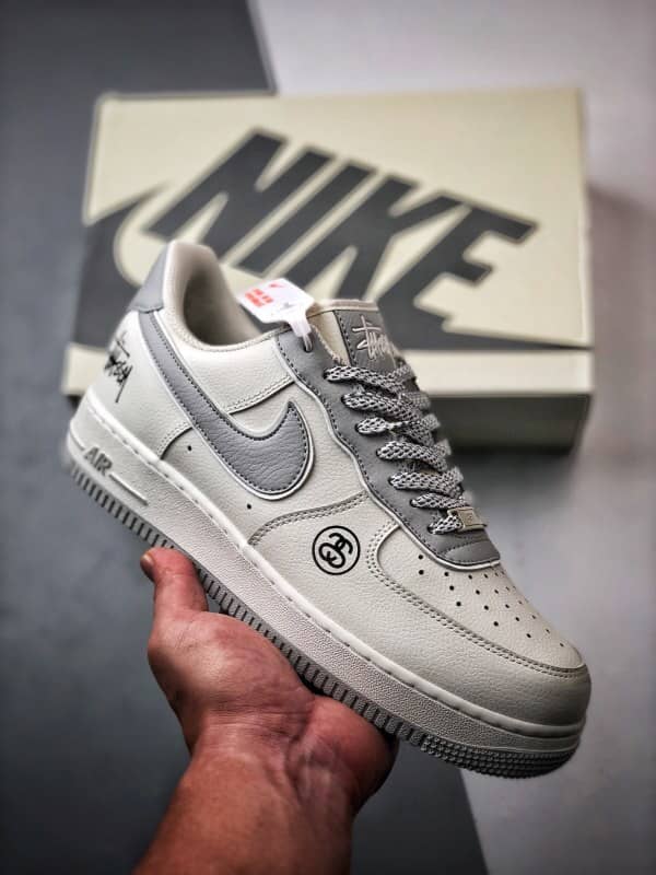Stussy x Air Force 1 Low Creme e Cinza Reflectivo
