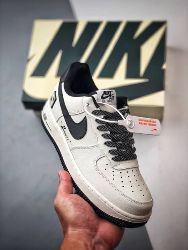 Welldone x Air Force 1 Low Branco e Preto