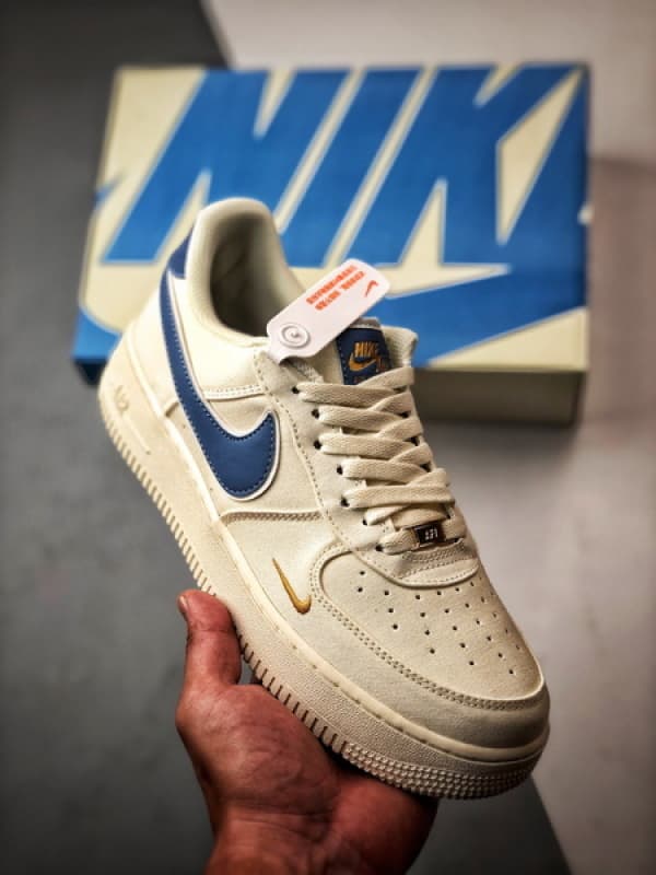 Air Force 1 '07 Low Lona Off-White e Azul
