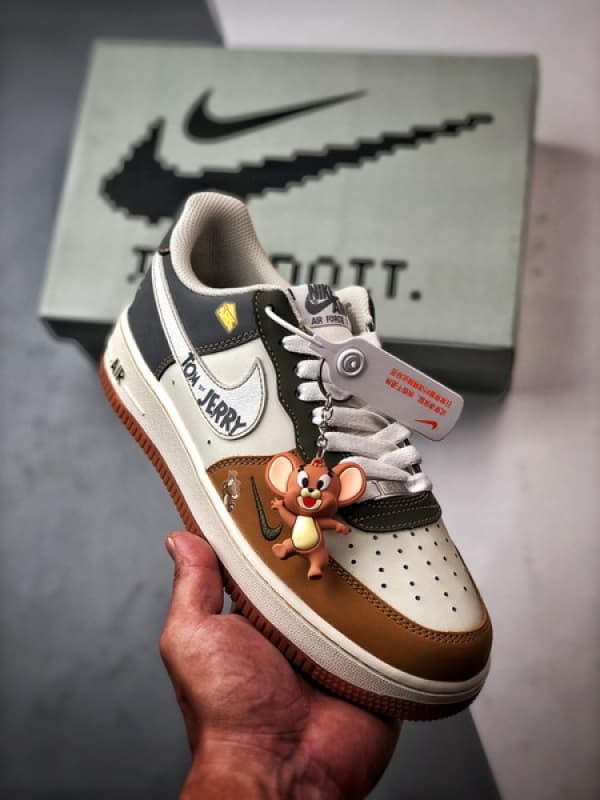 Air Force 1 '07 Low Tom e Jerry Branco, Cinza e Castanho