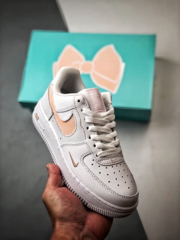 Air Force 1 '07 Low Branco e Rosa Graffiti