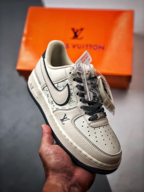 Air Force 1 '07 Low LV Branco Claro e Cinza
