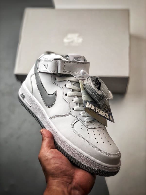 Air Force 1 07 Mid Branco e Cinzento
