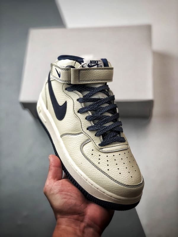 Air Force 1 07 Mid Bege e Azul Escuro