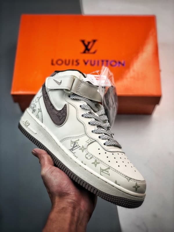 Air Force 1 07 Mid LV Branco e Cinzento Escuro Estampado