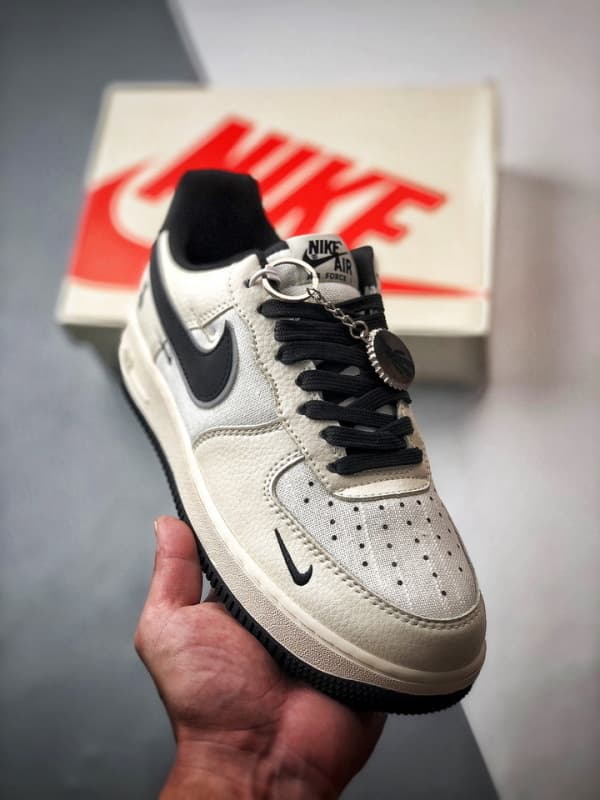 Nike Air Force 1 Low Violent Bear Branco e Preto