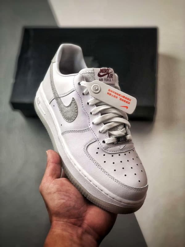 Air Force 1 Low Branco e Prata com Diamantes