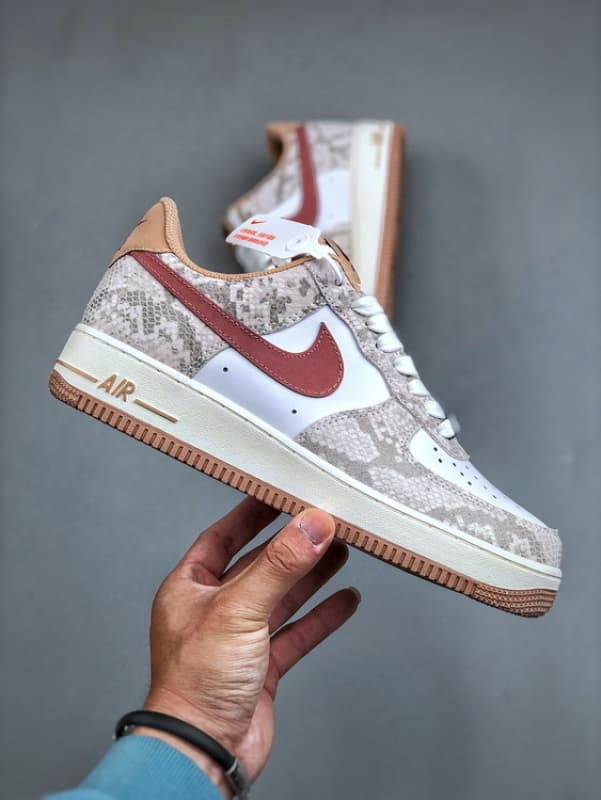 Air Force 1 Low Ano da Cobra Branco e Castanho