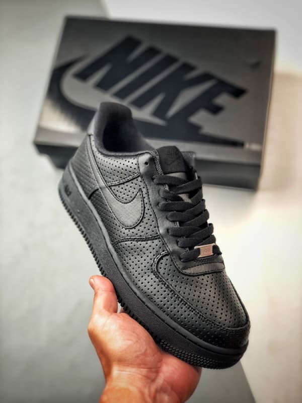 Air Force 1 SP Low Preto Perfurado