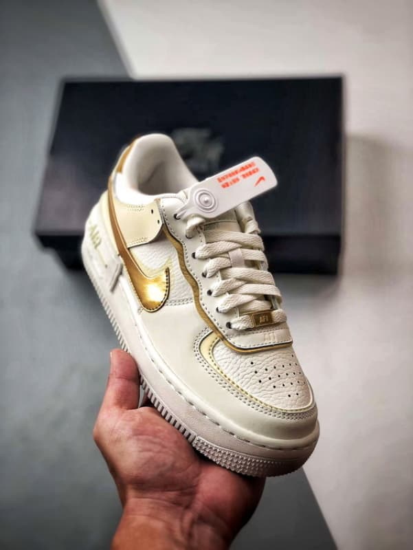 Air Force 1 Shadow Bege Branco e Dourado
