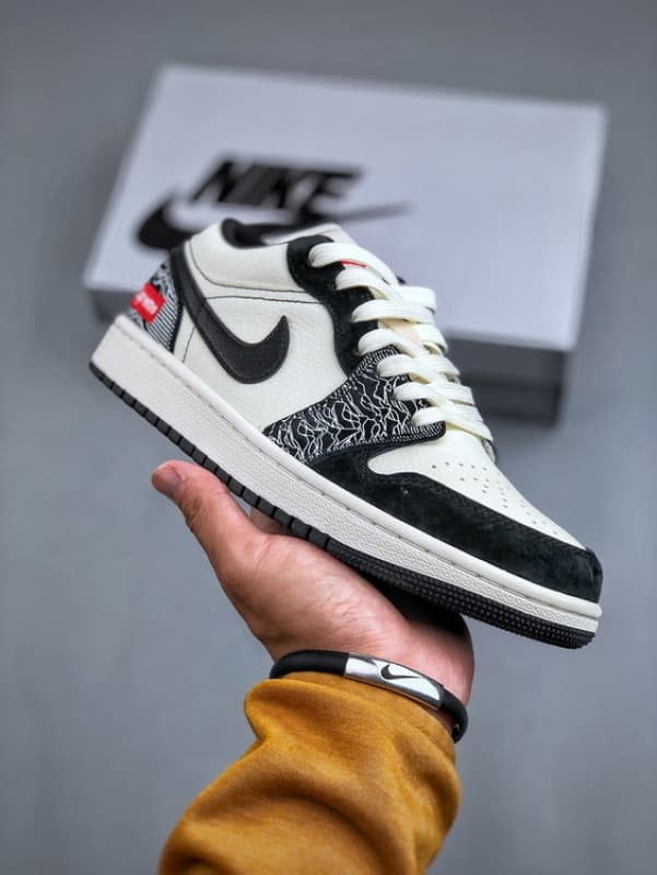 Air Jordan 1 Low x Supreme