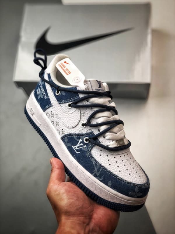 LV x Air Force 1 Low Branco e Azul Jeans Desconstruído