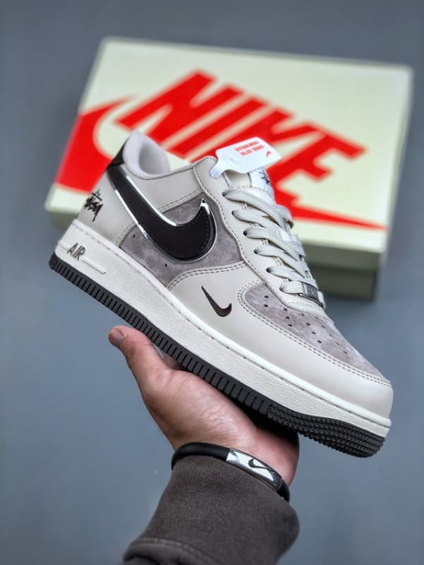 Nike Air Force 1 '07 Low Colaboração Stüssy Castanho