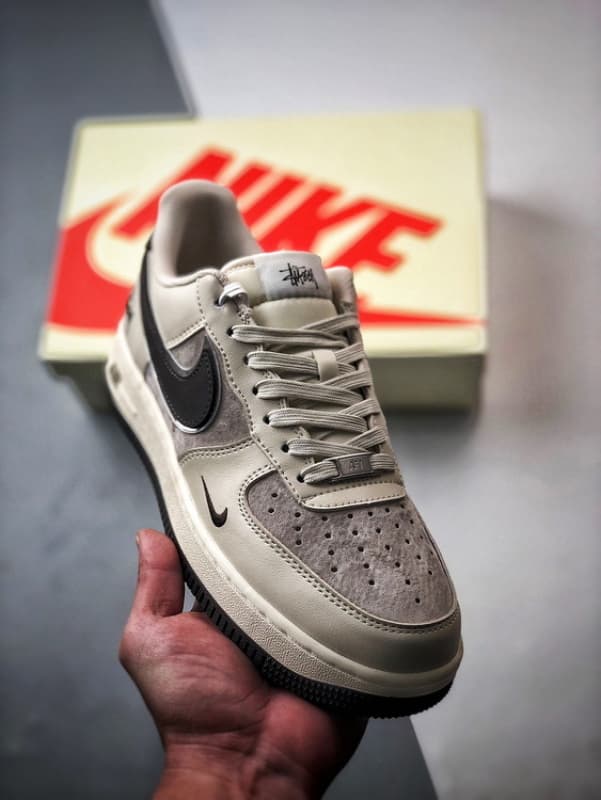 Stussy x Air Force 1 Low Bege Cinzento e Castanho Escuro