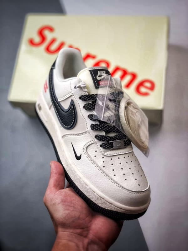 Sup x Air Force 1 Low Branco e Preto