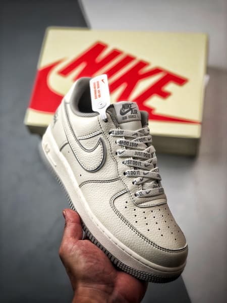 Stussy x Air Force 1 Low Bege e Cinza