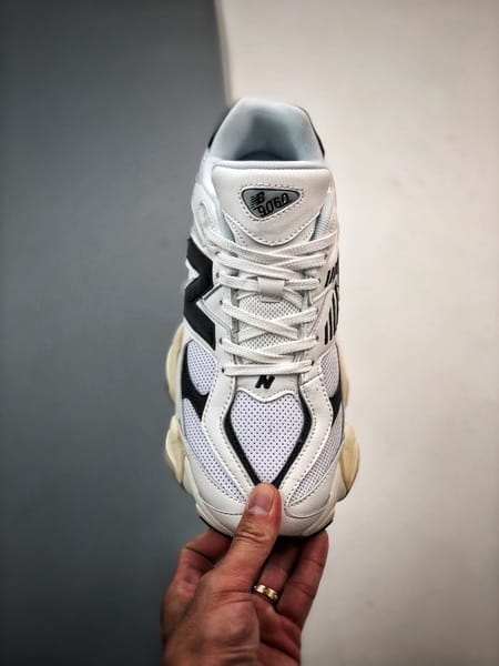NB 9060 Branco e Preto - Vista 2