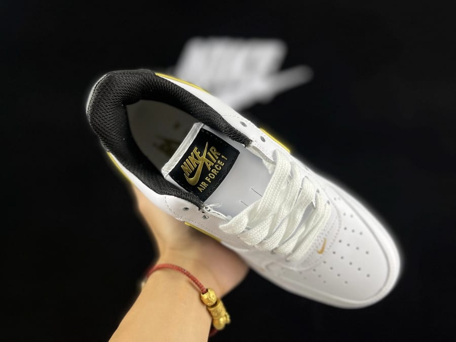 Air Force 1 Low Mini Swoosh Branco Amarelo - Vista 4