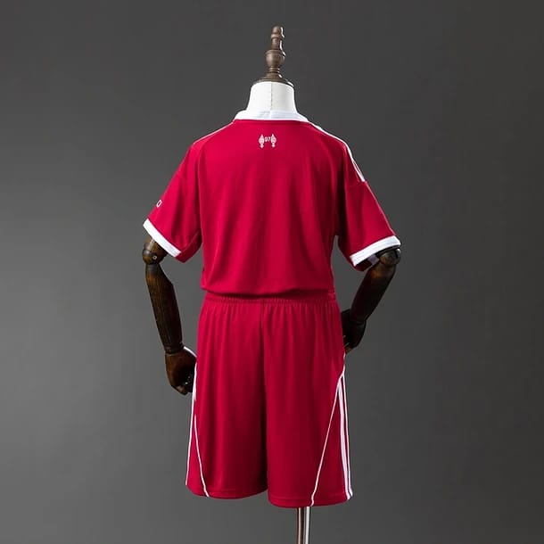Kit Criança Liverpool Principal 2025/26 - Vista 2