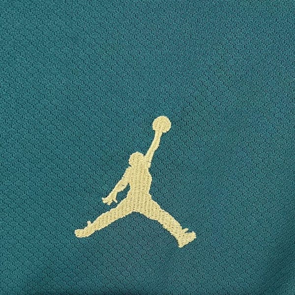 Camisola Liverpool Especial Jordan Concept 2025/26 - Vista 3