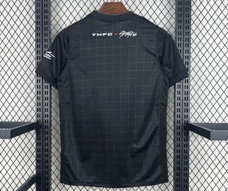 Camisola Tottenham Hotspur Alternativa X StrayKids 25/26 - Vista 2