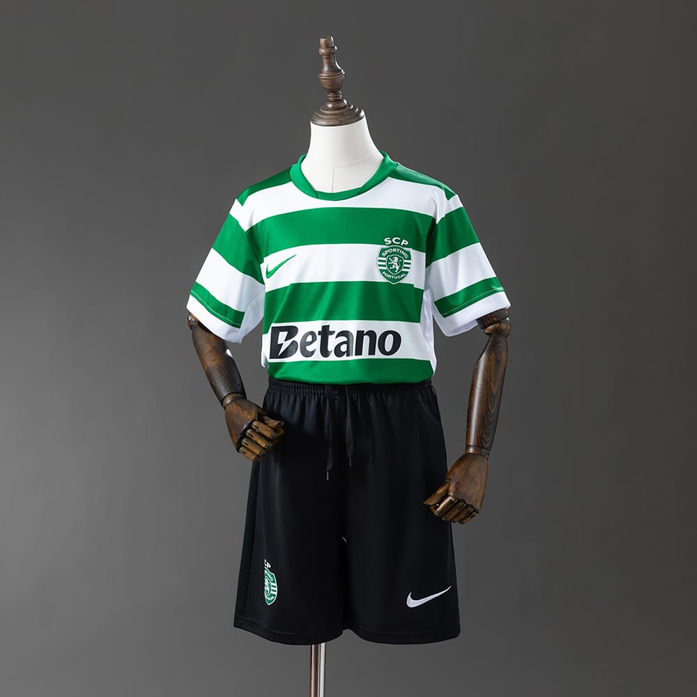 Kit Criança Sporting Principal 2025/26 - Vista 1