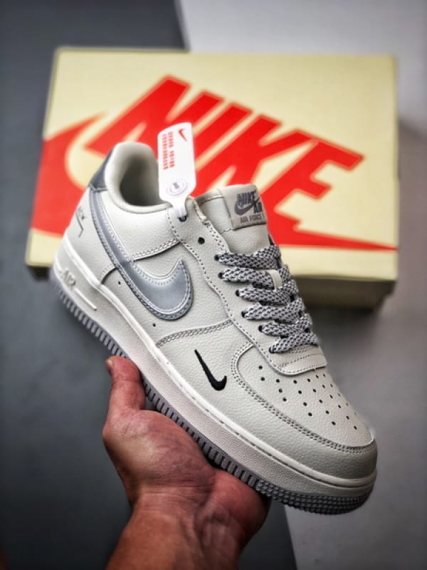A-COLD-WALL* x Air Force 1 Low Creme e Cinzento - Vista 1