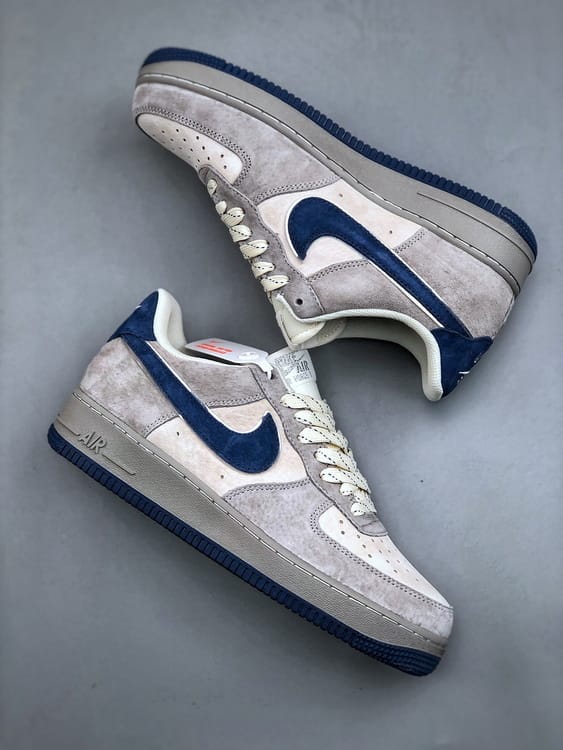 AKIRA x Nike Air Force 1 Low ’07 Cinzento Azul Camurça Estrela - Vista 2