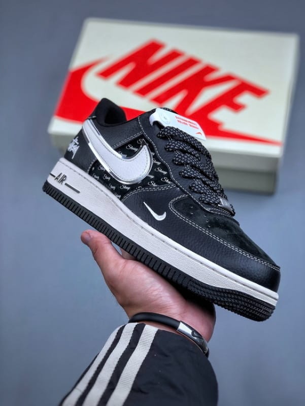 Air Force 1 '07 Low Colaboração Stüssy Branco e Preto - Vista 1