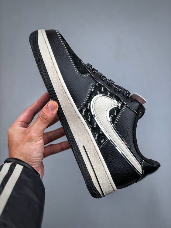 Air Force 1 '07 Low Colaboração Stüssy Branco e Preto - Vista 9
