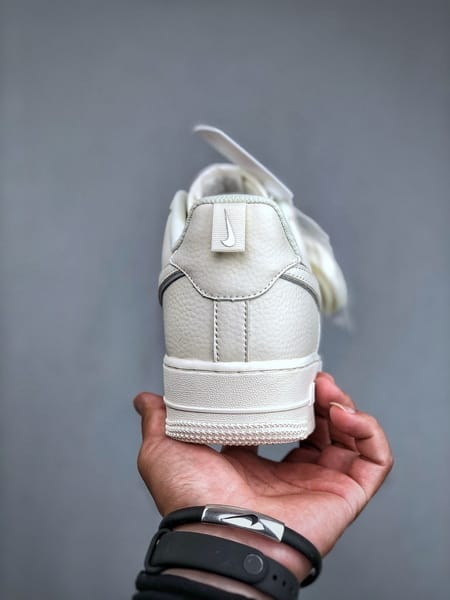 Air Force 1 '07 Low Cinza Prateado Estrelado - Vista 4
