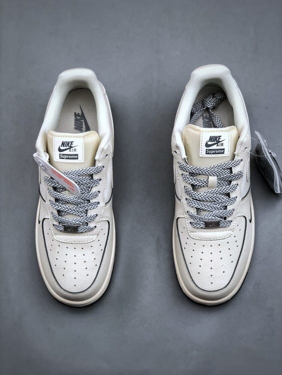 Nike Air Force 1 Low Supreme - Vista 6